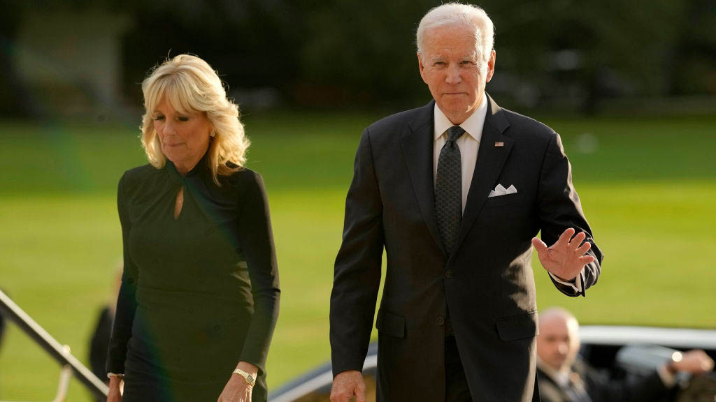 Biden y la primera dama en Londres: presentan sus respetos  a la reina Isabel II