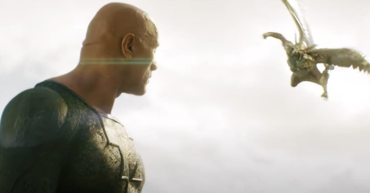 Black Adam recibe un golpe vicioso de Hawkman en una nueva promoción