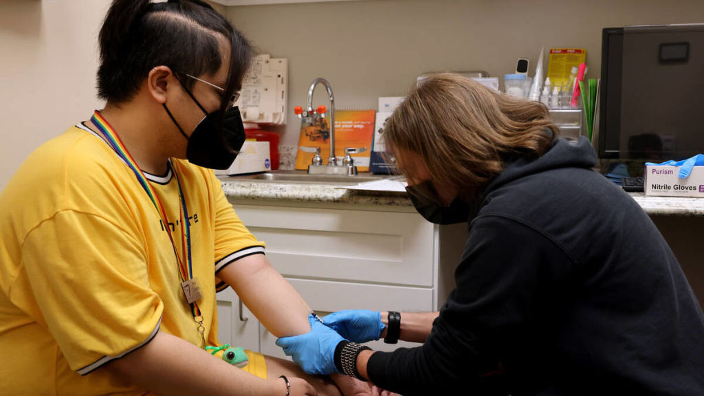 CDC: la vacuna contra la viruela del mono parece ofrecer protección