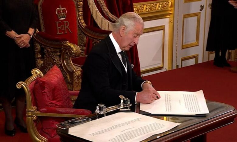 Carlos III es proclamado oficialmente nuevo rey en sucesión de Isabel II