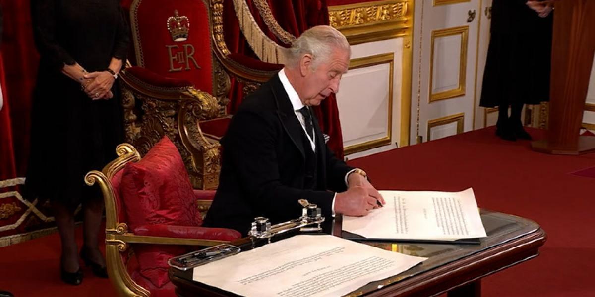 Carlos III es proclamado oficialmente nuevo rey en sucesión de Isabel II