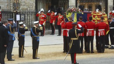 Carlos III y la familia real acompañaron el féretro de Isabel II a la Abadía de Westminster