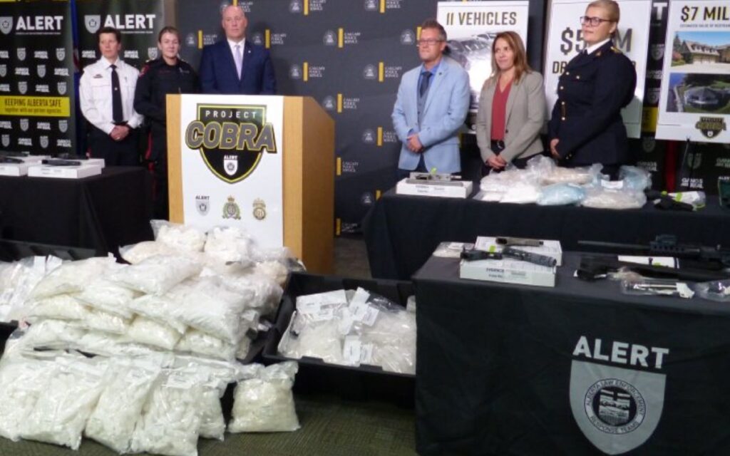 Cárteles mexicanos traficaban droga sintética a narcos en Canadá