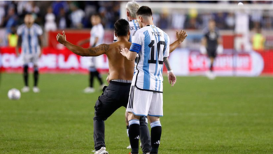 Casi arrollan a Lionel Messi por la osadía de un aficionado | Video