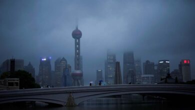 China emite alerta roja y cancelan vuelos en Shanghái por tifón