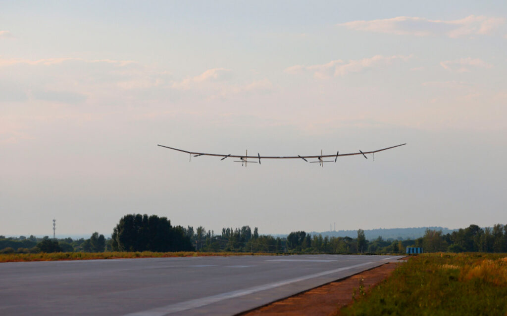 China estrena avión solar que llega al borde del espacio