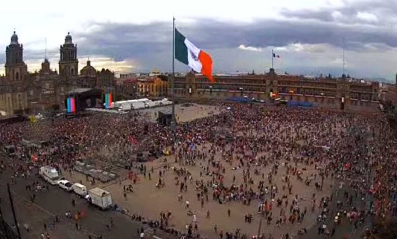 Comienza a llenarse el Zócalo; reportan llegada de grupos organizados