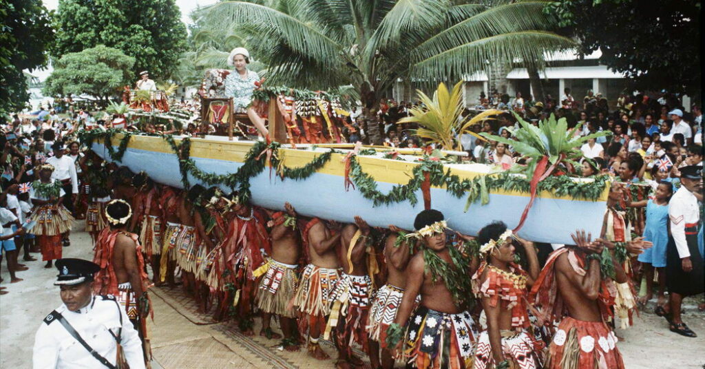 Con Queen Gone, las antiguas colonias encuentran un momento para repensar los lazos duraderos