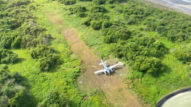 Con apoyo de 8 aeronaves, militares mexicanos bajan y aseguran avión con 657 kilos de presunta cocaína