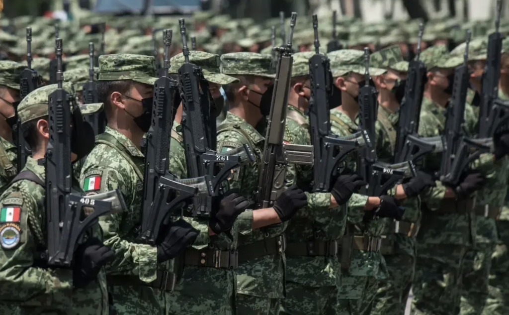 Con preguntas improvisadas y sin INE, AMLO propone consulta sobre presencia del Ejército en las calles hasta 2028