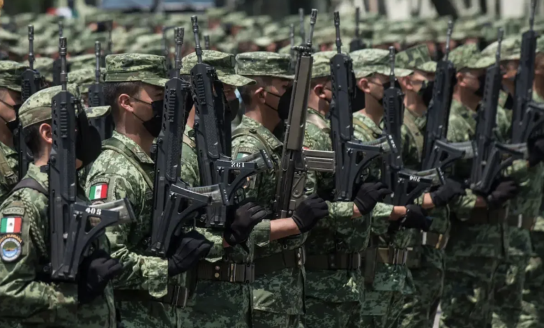 Con preguntas improvisadas y sin INE, AMLO propone consulta sobre presencia del Ejército en las calles hasta 2028