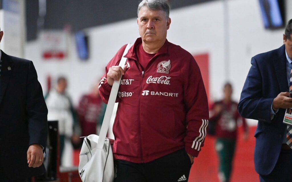 Condena FMF abucheos y baño al 'Tata' Martino en Santa Clara | Video