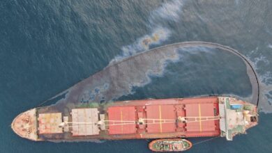 Controlan fuga de combustible de buque granelero accidentado frente a Gibraltar