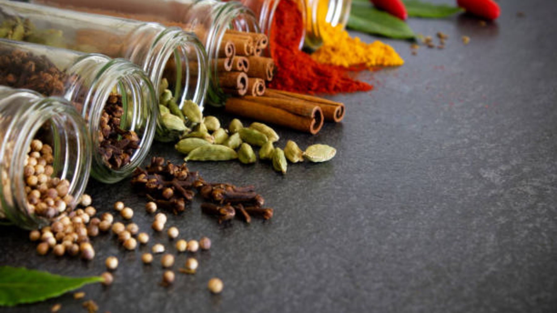 Cuáles son las diferencias entre especias y hierbas aromáticas