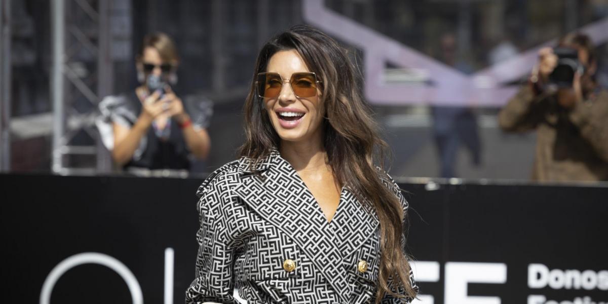 Cuesta 2.800 euros: esta es la gabardina de Pilar Rubio en San Sebastián