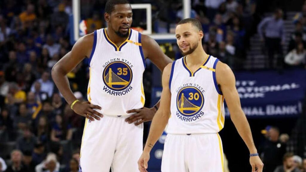 Curry reconoce que los Warriors se reunieron por Durant