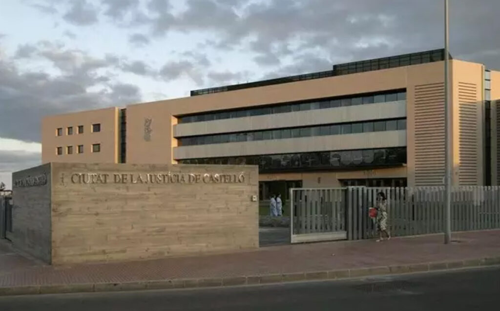 Dan diez años de prisión a un hombre en Valencia por provocar el suicidio de un menor de edad