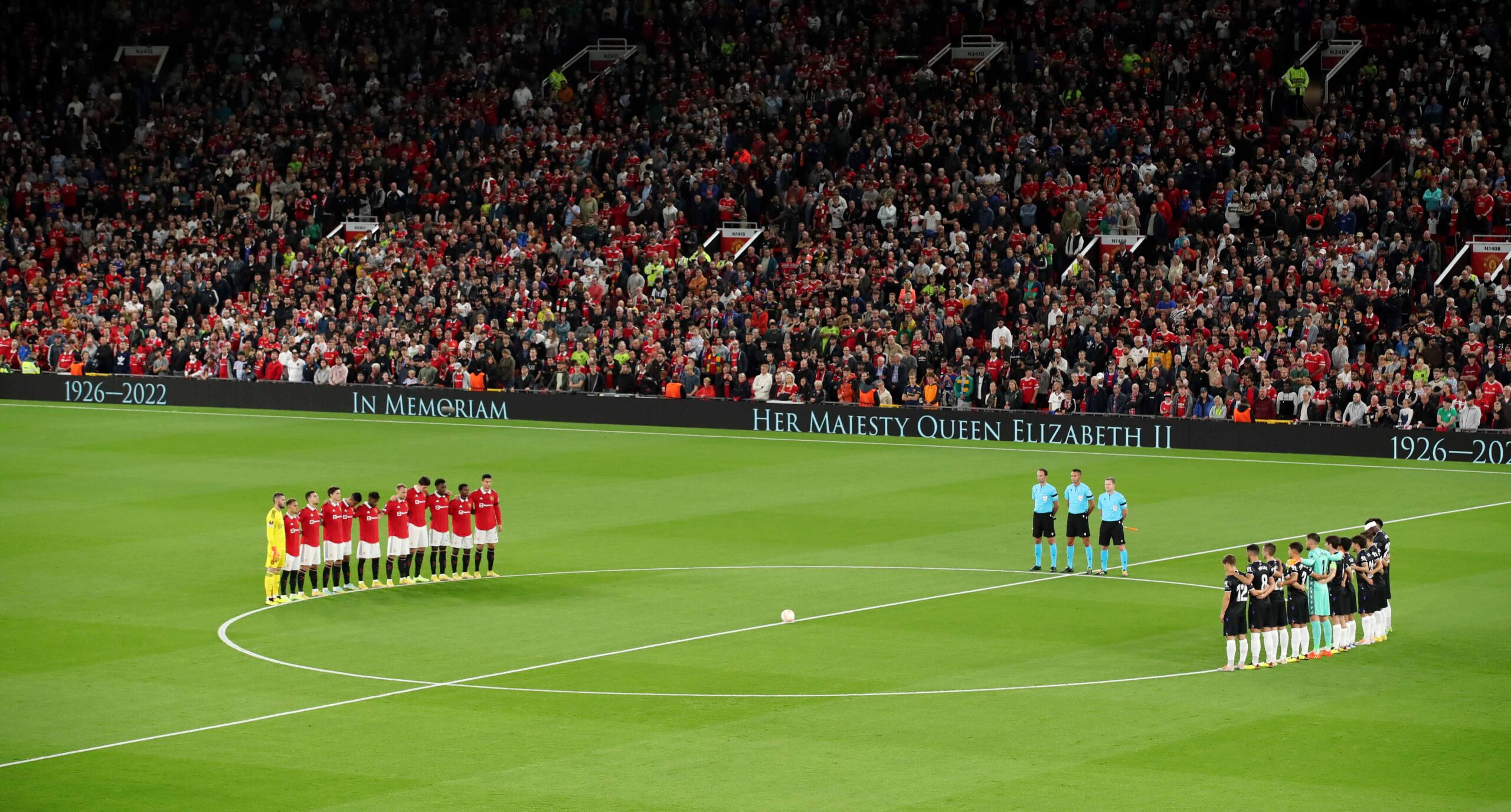 De luto: la Premier League pospone partidos del fin de semana ante el fallecimiento de la reina Isabel II
