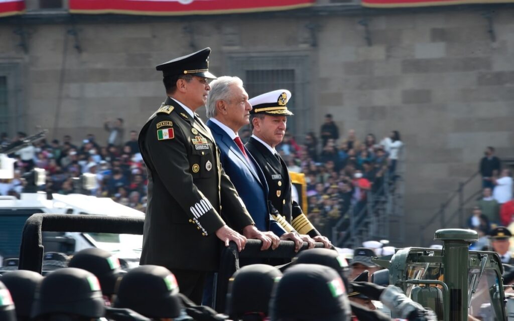 Defienden en desfile la militarización de seguridad pública