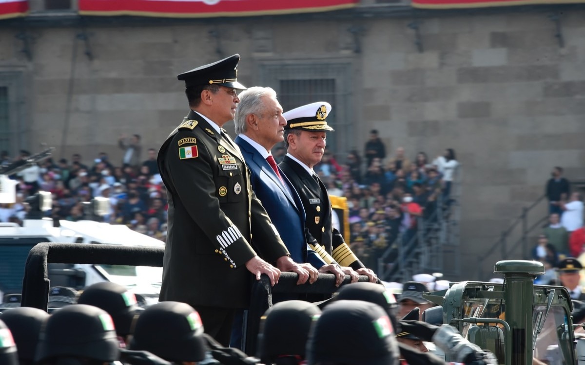Defienden en desfile la militarización de seguridad pública