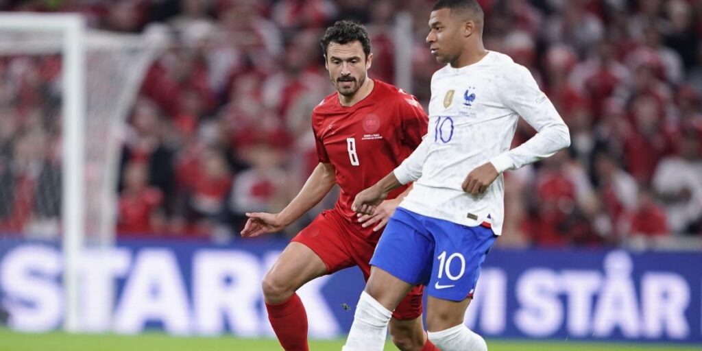 Delaney y Dolberg, los primeros internacionales en regresar