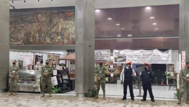 Desalojan plantón de extrabajadores y jubilados de Mexicana Aviación del AICM