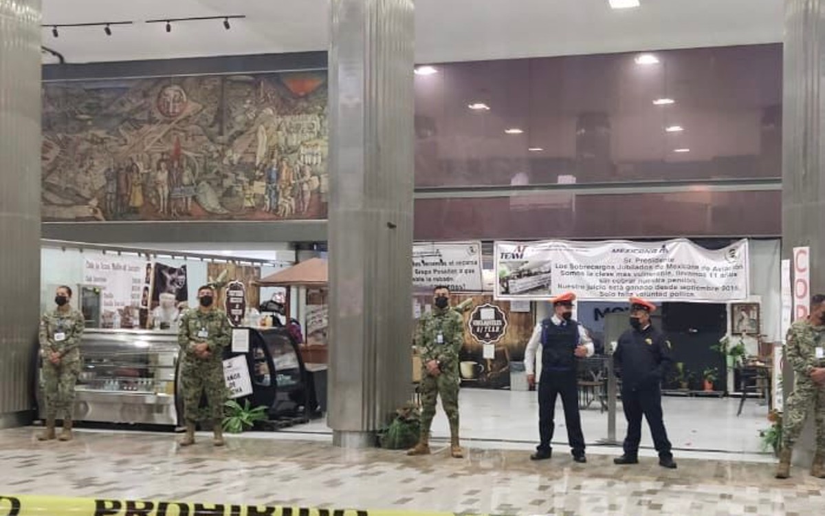 Desalojan plantón de extrabajadores y jubilados de Mexicana Aviación del AICM