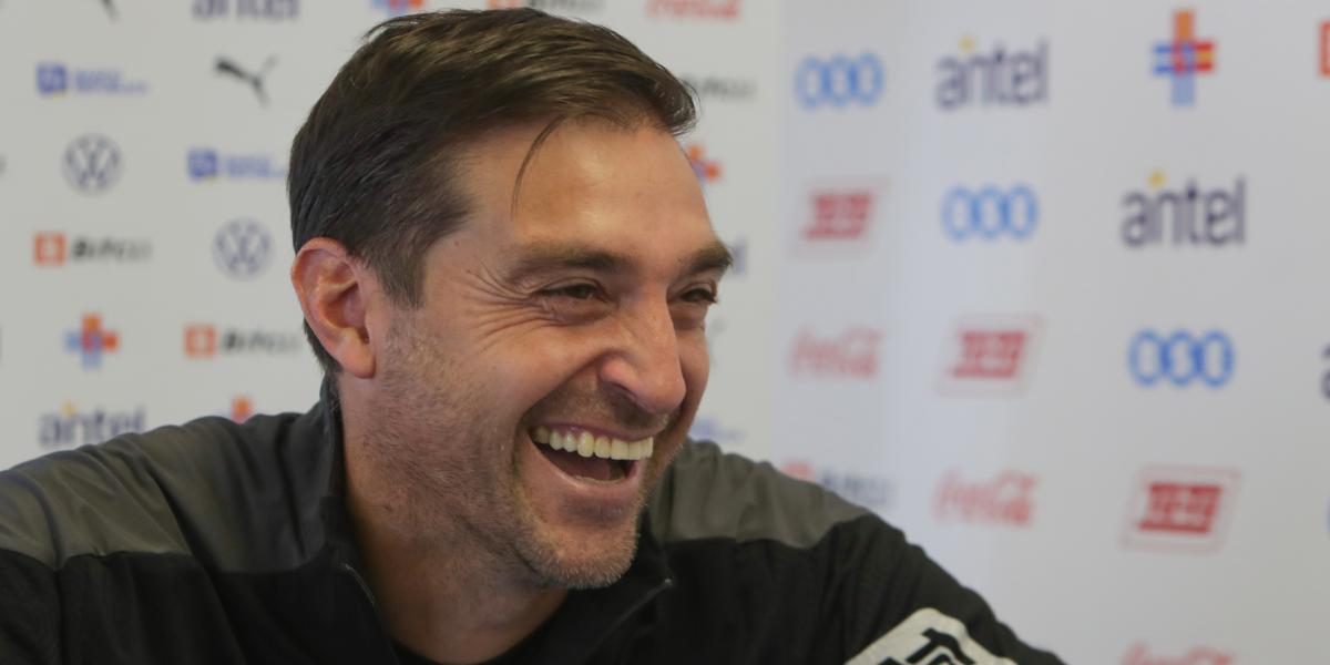 Diego Alonso: "Araujo es muy completo, puede jugar de central y de lateral"