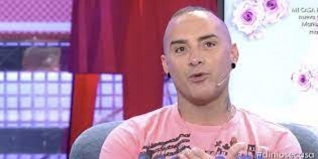 Dinio desvela la verdad sobre lo qué hizo con Carmen Alcayde: "Nos tocamos muchos"