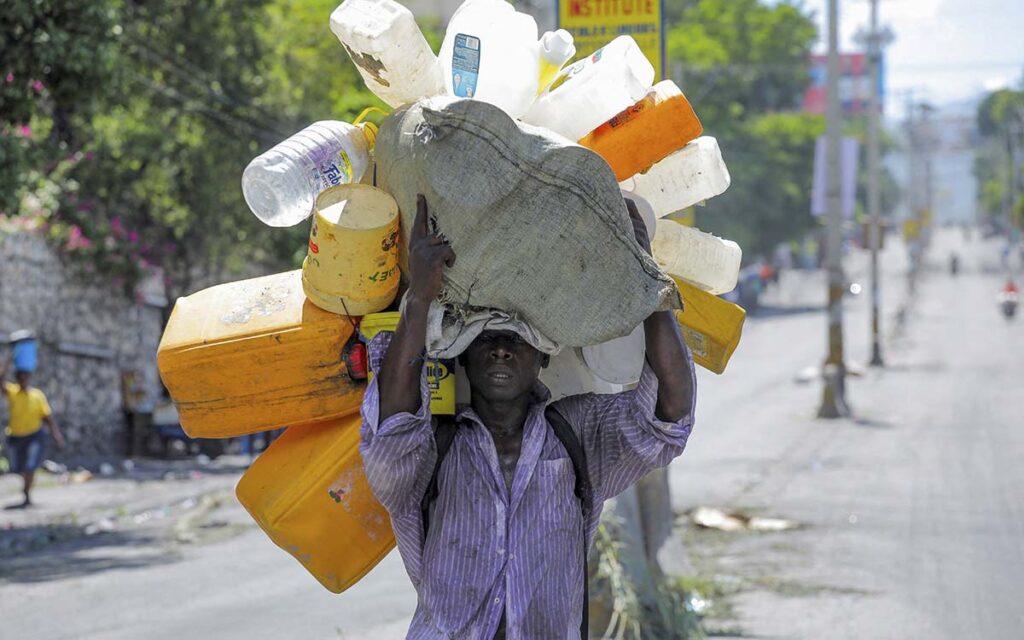 Disturbios agravan la situación de los haitianos, que sufren por falta de agua