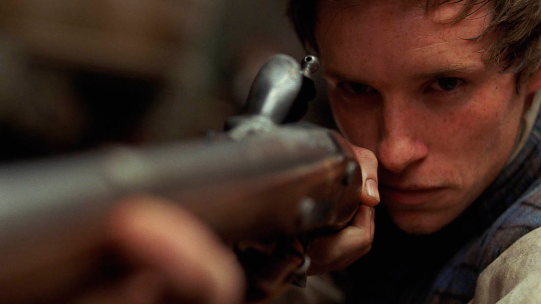 Eddie Redmayne cree que cantó «terriblemente mal» esta canción de ‘Los Miserables’