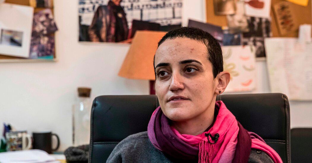 Egipto presenta cargos penales contra 4 periodistas por un artículo