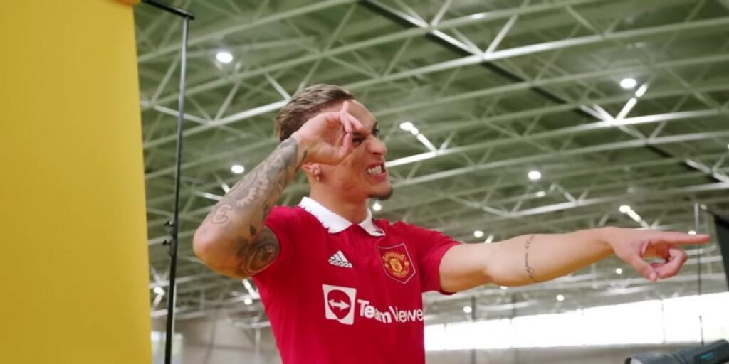 El Ajax, furioso con el Manchester United