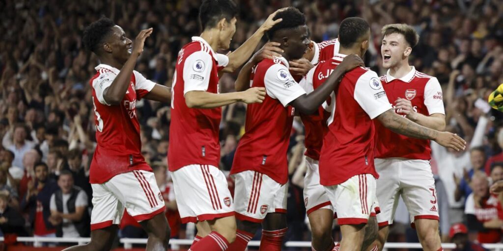 El Arsenal, intratable, mantiene el liderato ante el Aston Villa