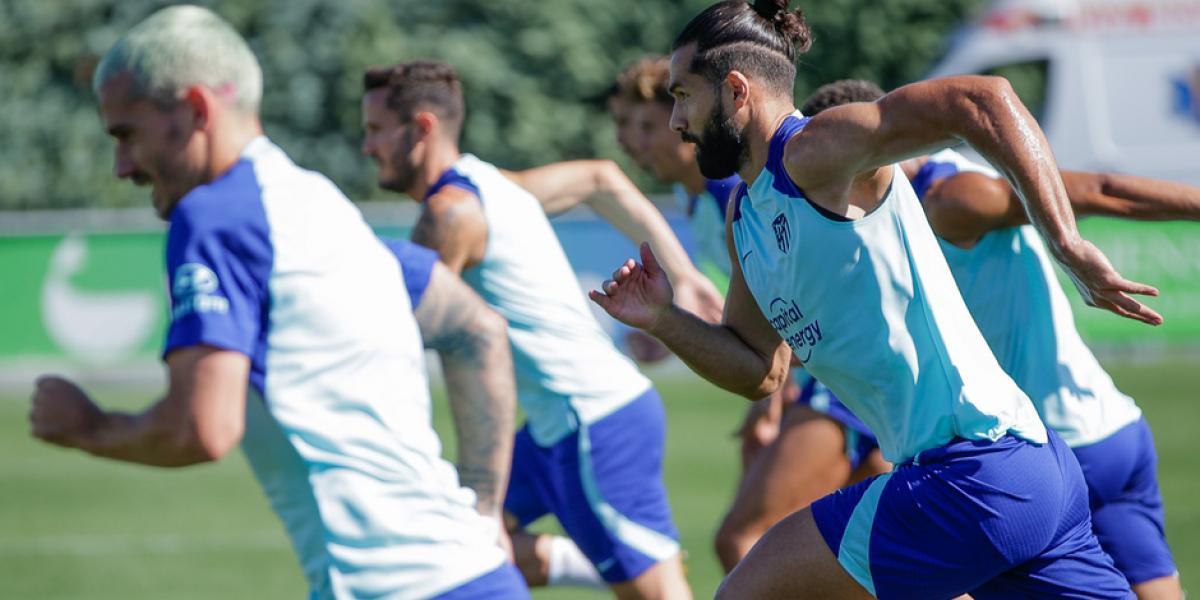 El Atlético comenzó a preparar el duelo ante el Bayer, con una baja imprevista