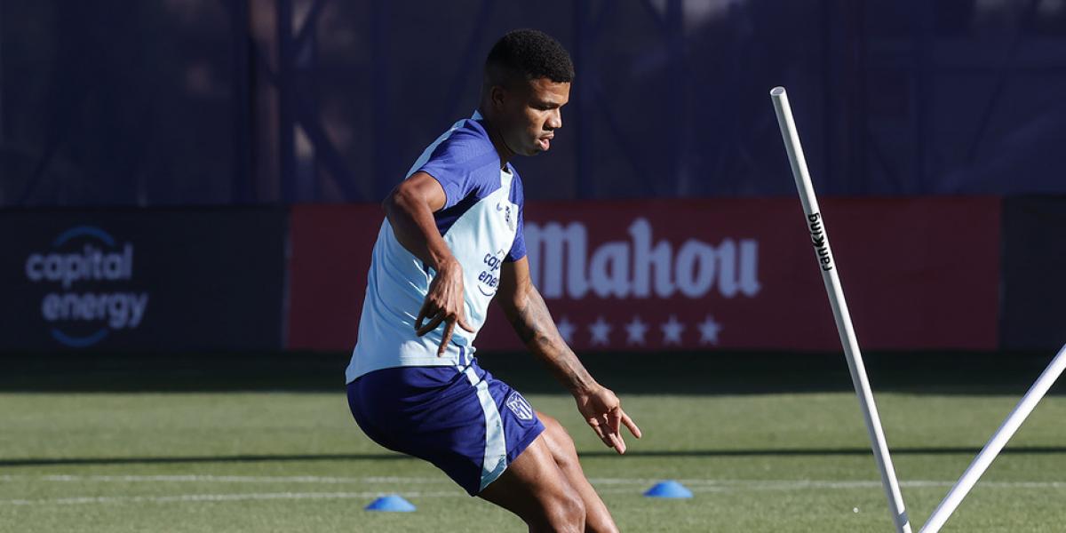 El Atlético vuelve a los entrenamientos con más 'jefes' que 'indios'