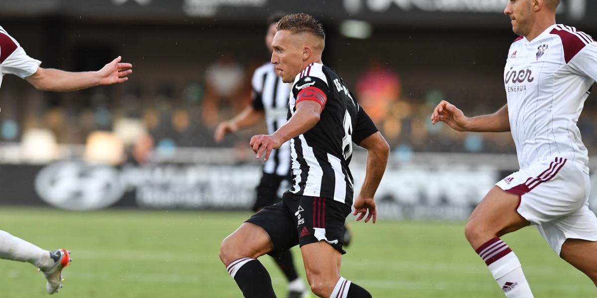 El Cartagena frena al Albacete, que pierde el liderato