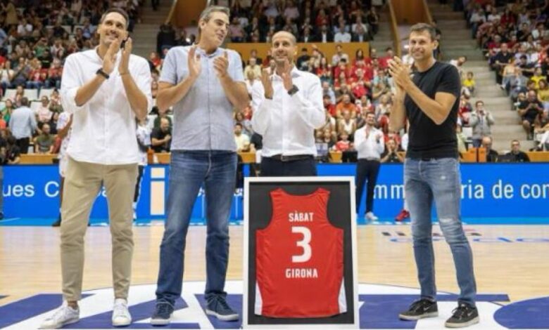 El Girona homenajea a Sàbat, que ve retirada su camiseta