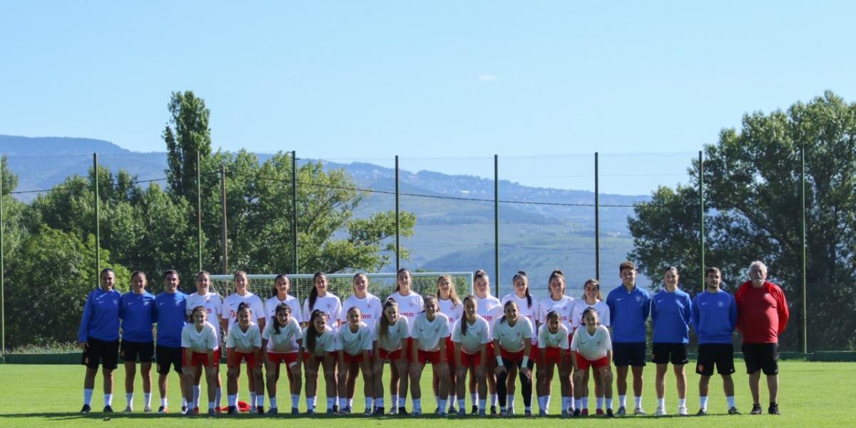 El Juvenil Femenino del CF Damm cierra el stage en Puigcerdà con buena nota