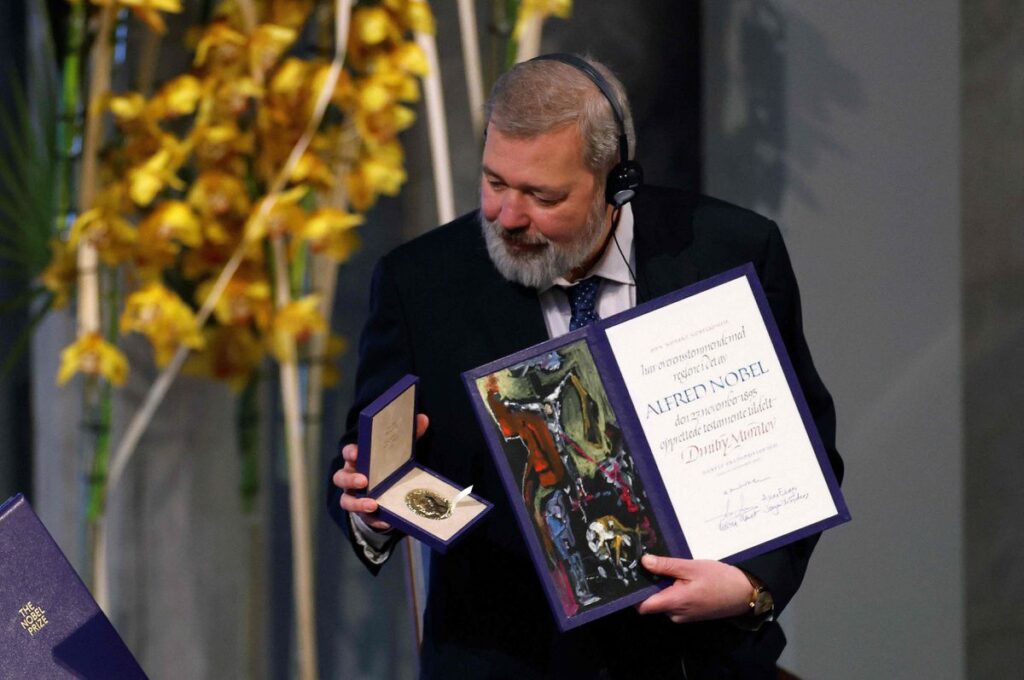 El Kremlin prohíbe la publicación del periódico ruso que ganó el Nobel de la paz