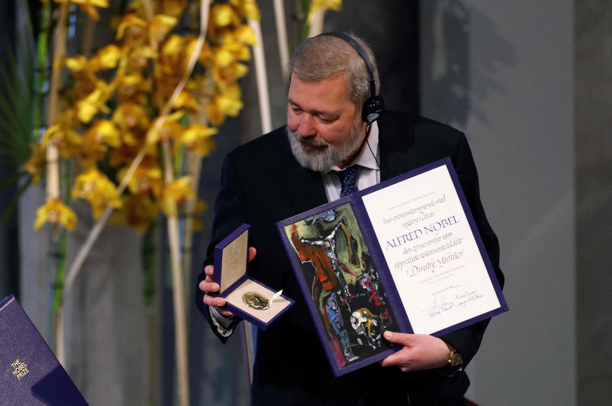 El Kremlin prohíbe la publicación del periódico ruso que ganó el Nobel de la paz