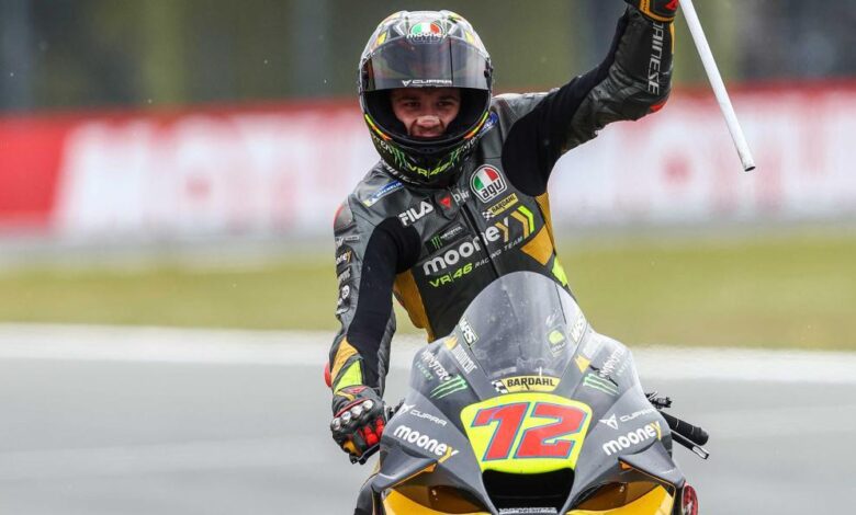 El Mooney VR46 anuncia con mucha guasa la continuidad de Bezzecchi
