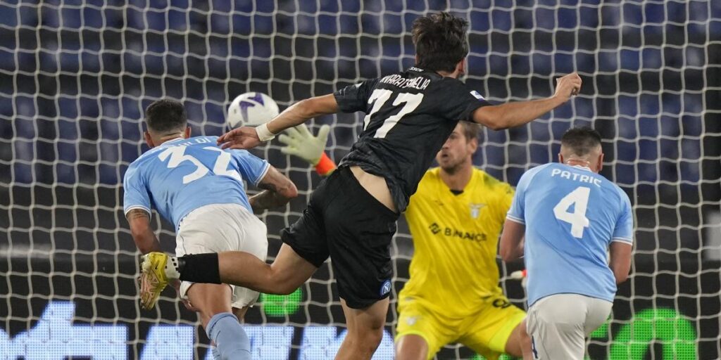 El Nápoles remonta a la Lazio guiado por Kvaratskhelia y se pone líder