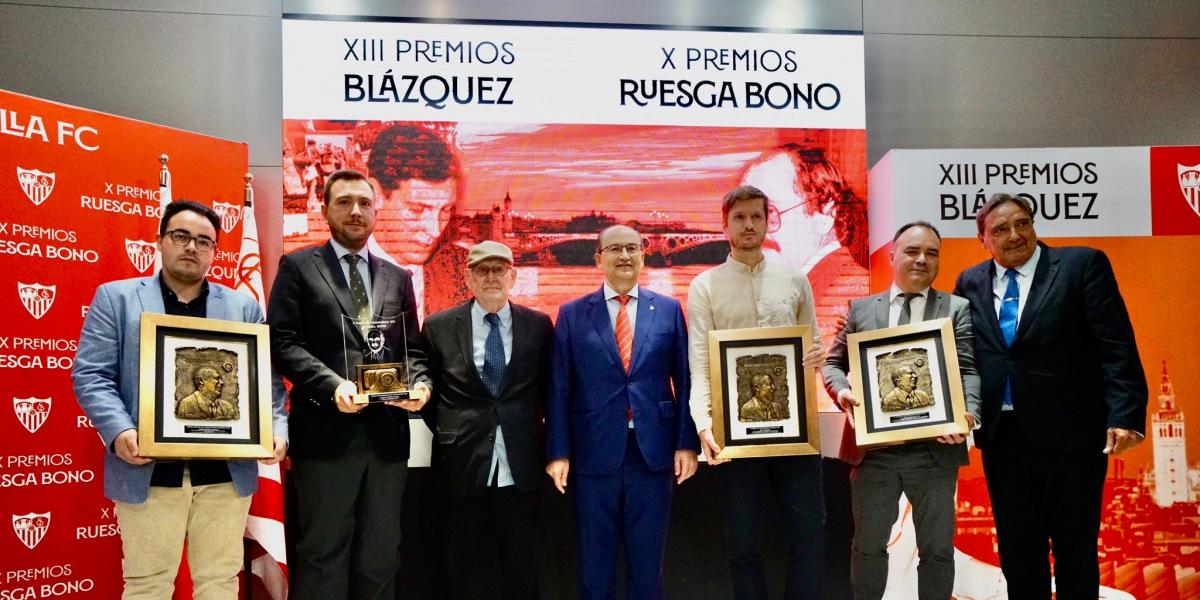 El Sevilla homenajea a Javier Mérida, ex corresponsal de MD