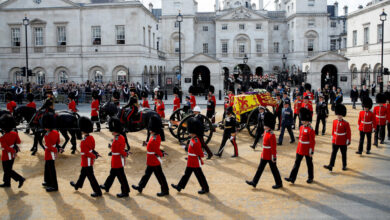 El ataúd de la reina pasa por lugares emblemáticos de Londres hasta Westminster Hall