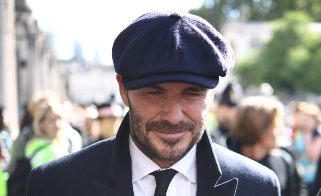 El exfutbolista David Beckham hace fila para ver el féretro de la reina Isabel II