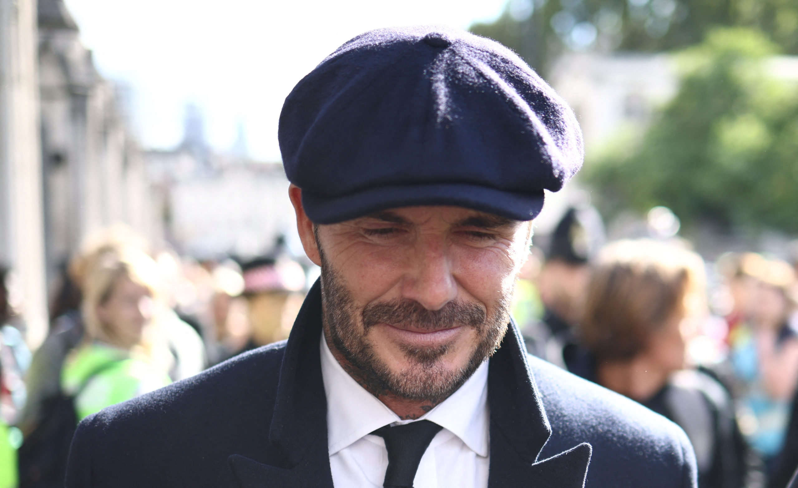 El exfutbolista David Beckham hace fila para ver el féretro de la reina Isabel II