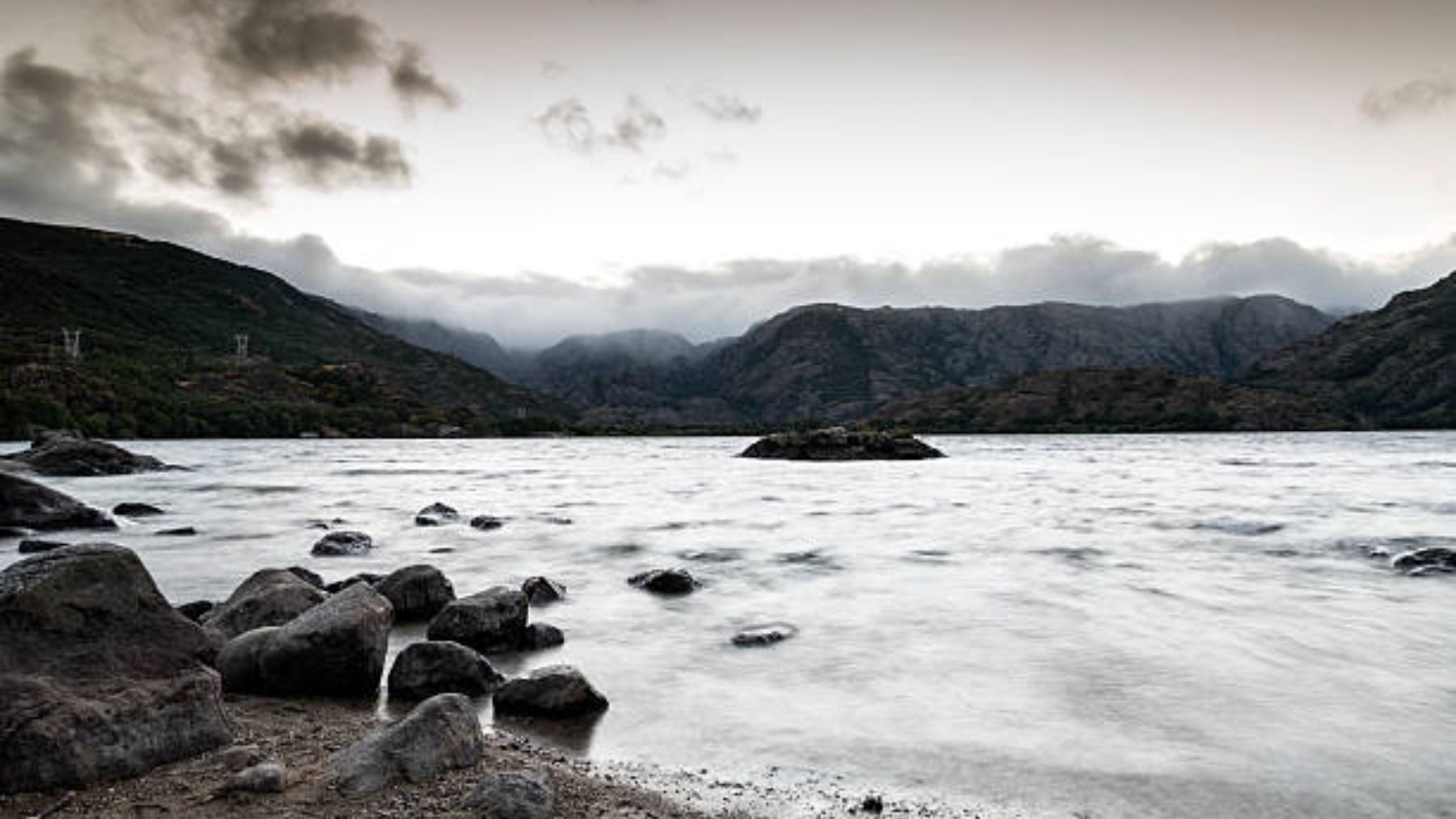 El impresionante lago glacial único en España que puedes encontrar en Zamora