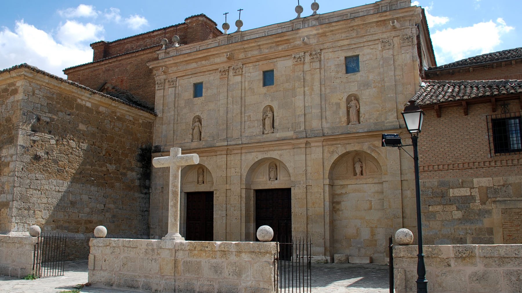 El increíble pueblo español con tres monumentos históricos imposibles de olvidar
