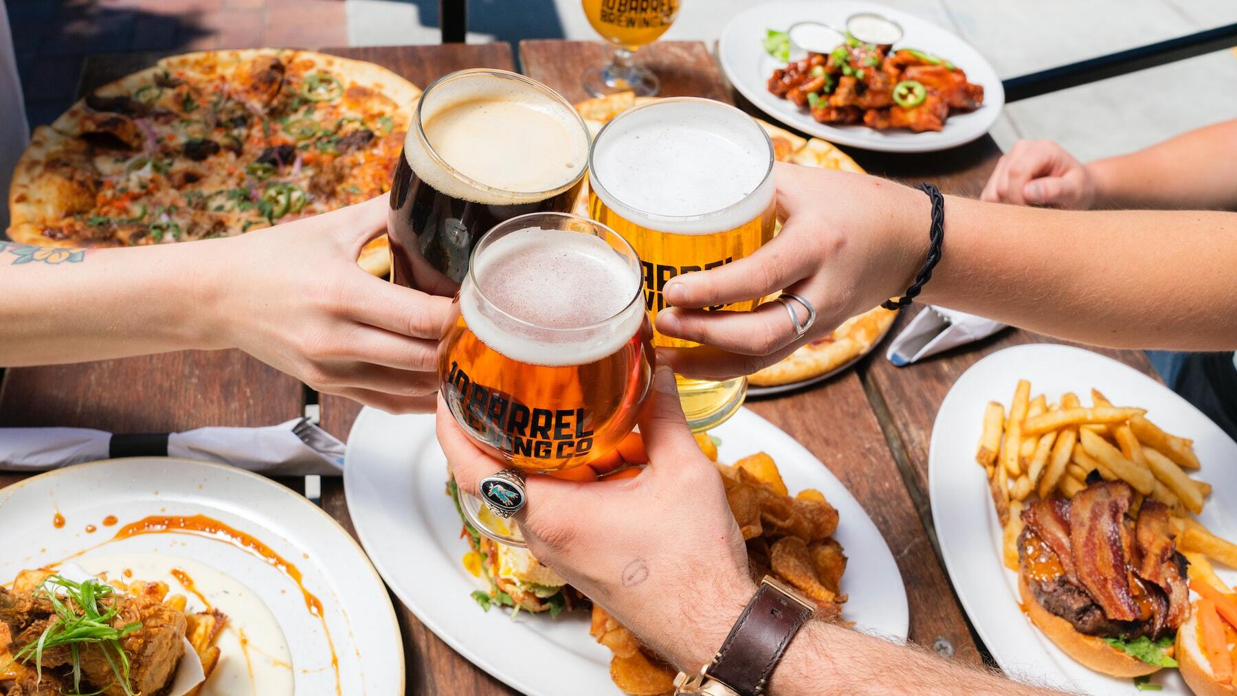 El trucazo para beber todo la cerveza que quieras sin que te engorde